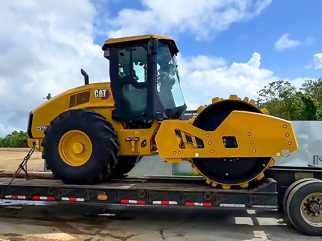 Entrega Rodillo Cat CS11GC en Panamá: Relleno y Compactación