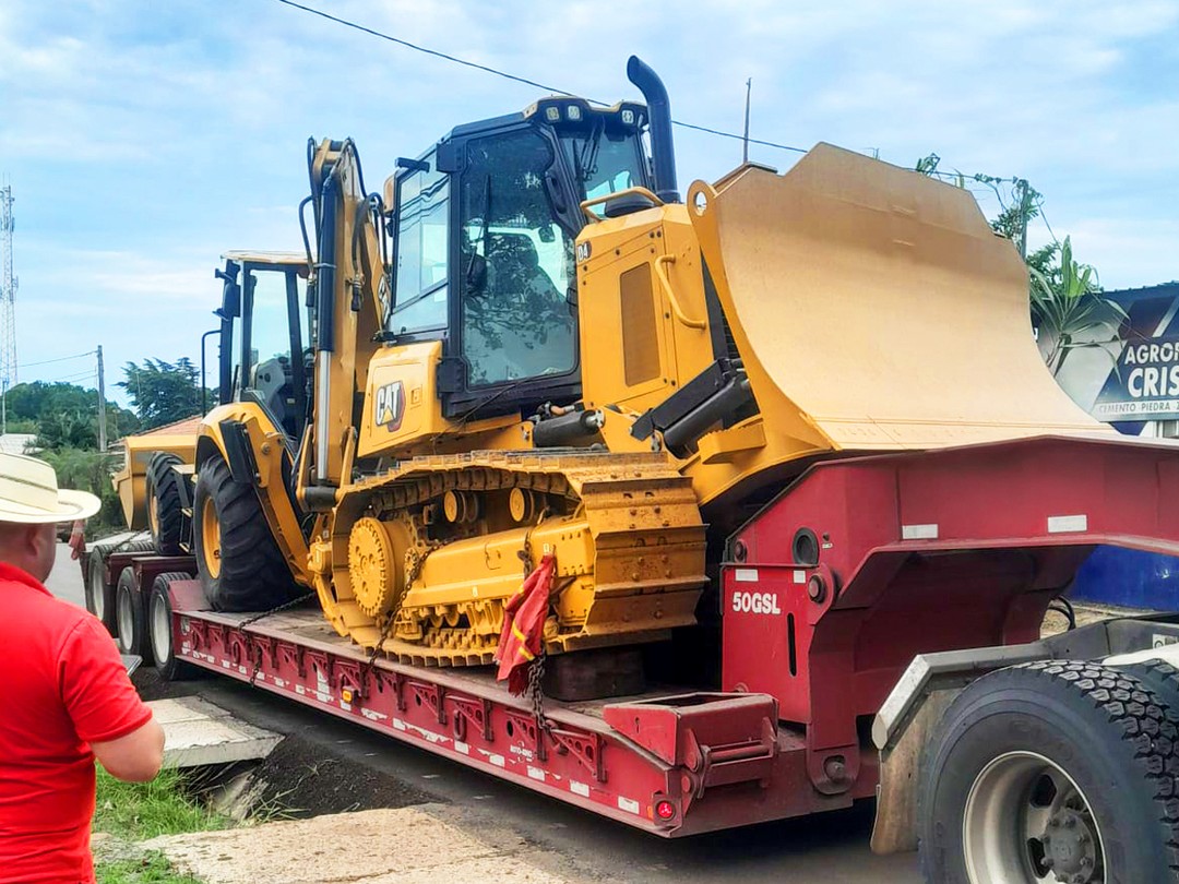 Entrega Exitosa: Retroexcavadora Cat 416 y Tractor D4 Herrera